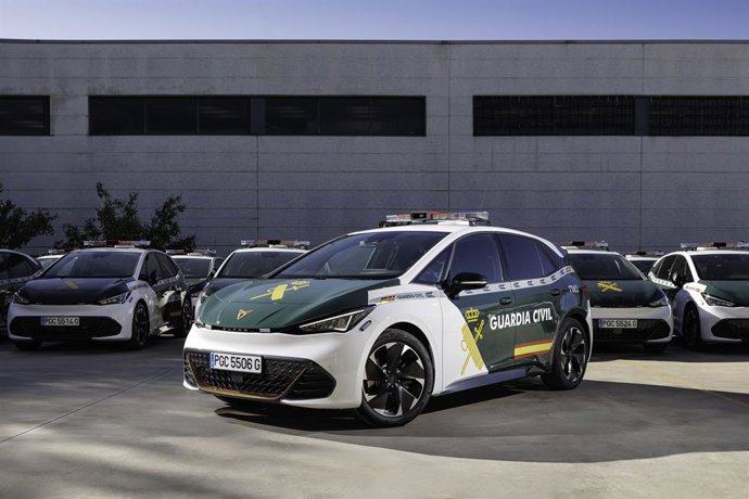 Cupra Born entregado a la Guardia Civil.
