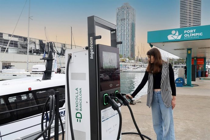 Uno de los nuevos puntos de carga ultra-rápida en el Port Olímpic de Barcelona.