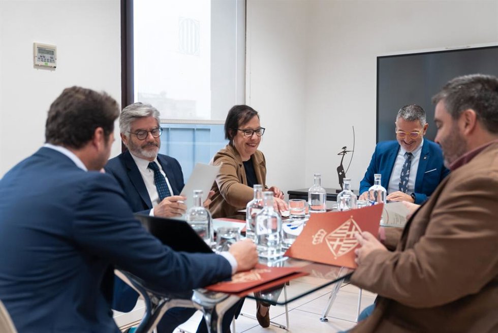 Smper y Gil en su primer encuentro institucional este lunes.