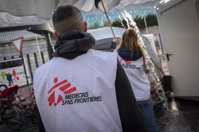 Archivo - Imagen de archivo de varios trabajadores de Médicos Sin Fronteras (MSF).