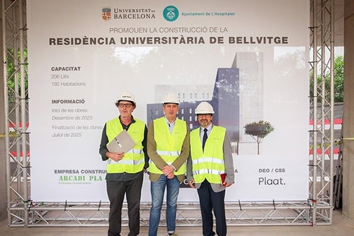 El rector de la UB, Joan Gurdia, y el alcalde del Ayuntamiento de L'Hospitalet de Llobregat, David Quirós, han visitado este lunes las obras