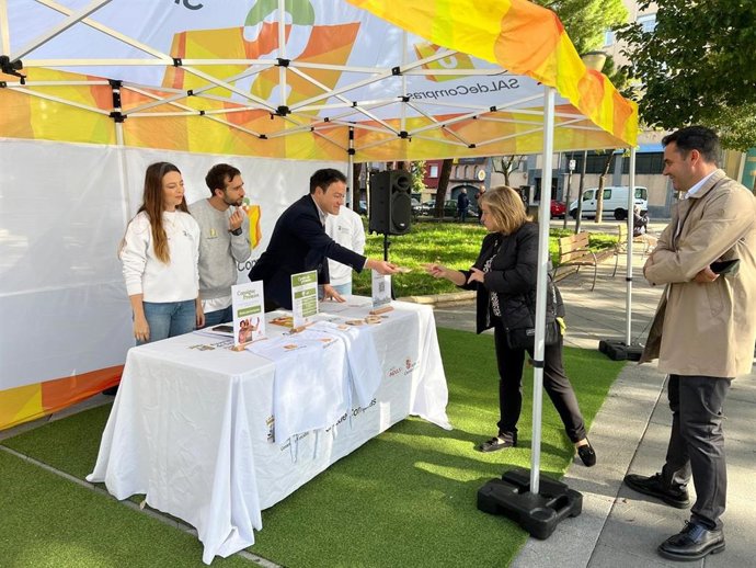 La II Gala del Comercio de Salamanca premia a nueve establecimientos de la ciudad por su singularidad o trayectoria.