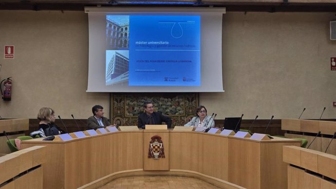 La directora de la Agencia del Agua de Castilla-La Mancha, Mercedes Echegaray, durante su participación en la inauguración del Máster universitario en Hidrología y Gestión de Recursos Hídricos de la Universidad de Alcalá