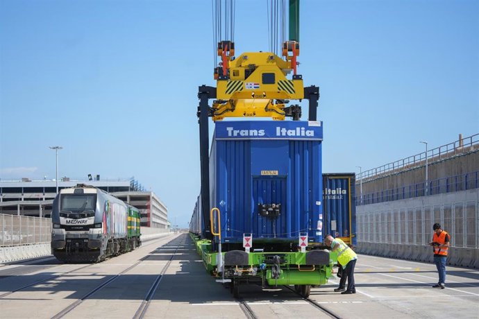 Archivo - Obras durante la inauguración de la autopista ferroviaria Valencia-Madrid, en el Puerto de Valencia, a 22 de julio de 2024, en Valencia, Comunidad Valenciana (España). 