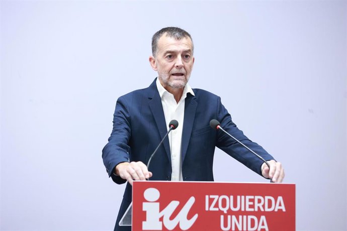 Archivo - El coordinador federal de Izquierda Unida, Antonio Maíllo, durante la rueda de prensa. A 09 de septiembre de 2024, en Sevilla (Andalucía, España). 