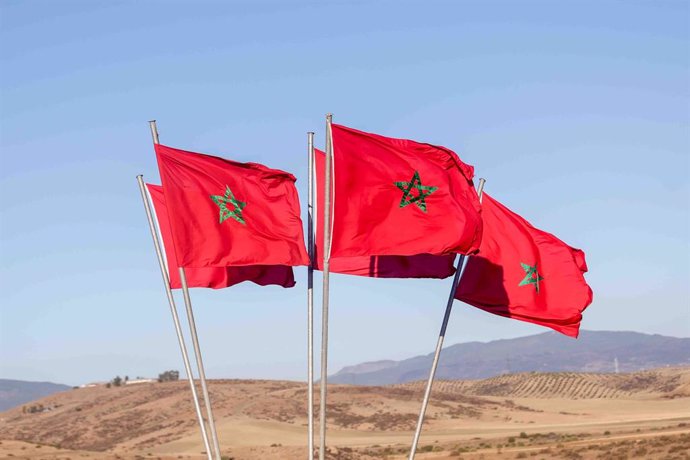 Archivo - Vista de varias banderas marroquíes, a 30 de septiembre de 2022, en la región de Tánger-Tetuán (Marruecos). La bandera nacional de Marruecos es roja con un pentagrama (una estrella de cinco puntas) verde. La estrella verde de cinco puntas en el 