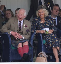 Archivo - September 7, 2024, Braemar, Aberdeenshire, United Kingdom: Braemar , United Kingdom. The King attends the Braemar Gathering.  King Charles III accompanied by Queen Camilla attend the Braemar Gathering in the Highlands of Scotland near Balmoral C