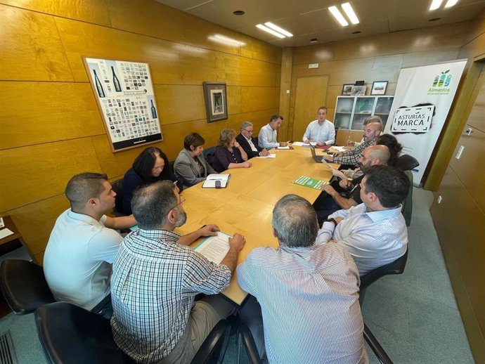 Reunión del consejero de Medio Rural, Marcelino Marcos Líndez, con los representantes de las organziaciones agrarias.