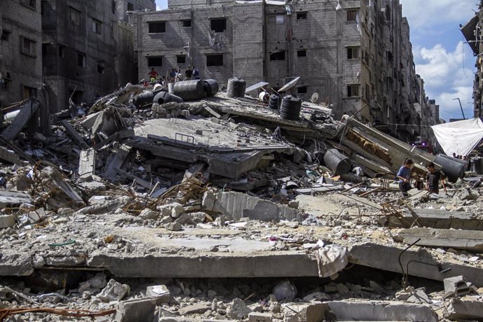 September 23, 2024, Gaza City, The Gaza Strip, Palestine: Thirteen Palestinian citizens were killed when a five-storey building collapsed in the Sheikh Radwan neighbourhood, as a result of the war and continuous bombing that has been ongoing for more than