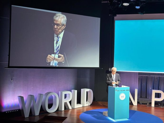 El vicepresidente de la Fundación la Caixa, Juan José López Burniol, durante su intervención de este martes