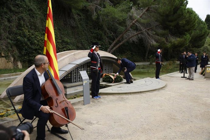 El presidente de la Generalitat, Salvador Illa, en la ofrenda floral por el 84 aniversario del asesinato del expresidente catalán Lluís Companys