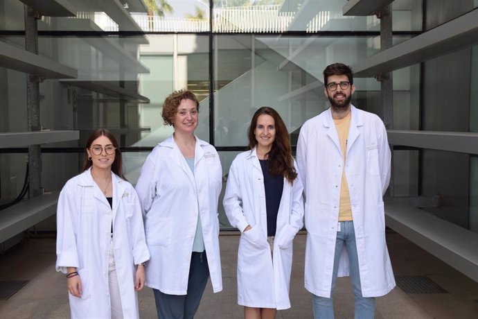 Fotografía de la doctora Rodrigo y del equipo investigador