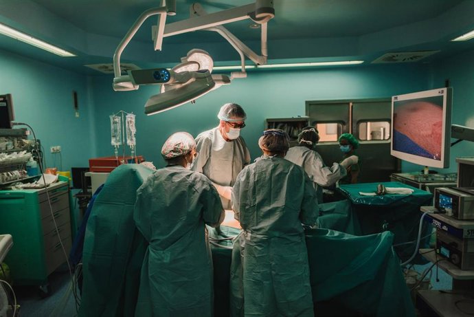 Archivo - Imagen de archivo de una intervención quirúrgica