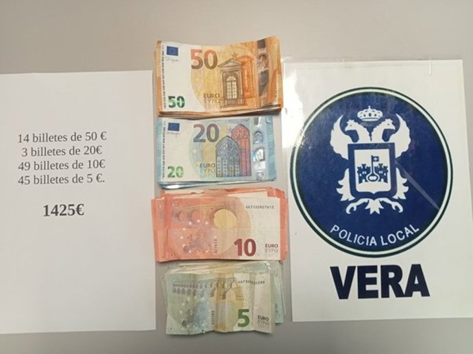 Dinero que portaba el presunto autor del robo en el momento de la detención.
