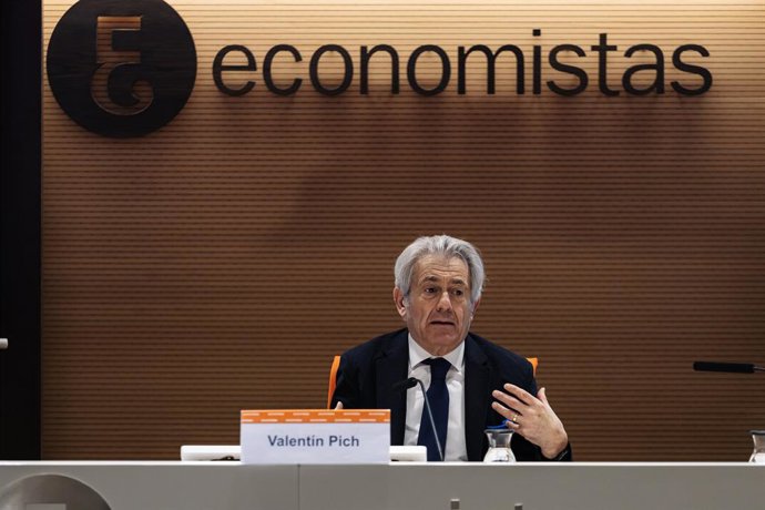 Archivo - El Presidente del CGE, Valentín Pich, durante la presentación del Barómetro económico, a 31 de enero de 2024, en Madrid (España). La segunda edición del Barómetro Económico corresponde al segundo semestre de 2023, donde se realiza un estudio