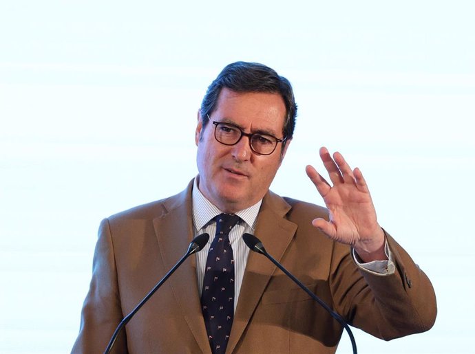 Archivo - El presidente de la Confederación Española de Organizaciones Empresariales (CEOE), Antonio Garamendi