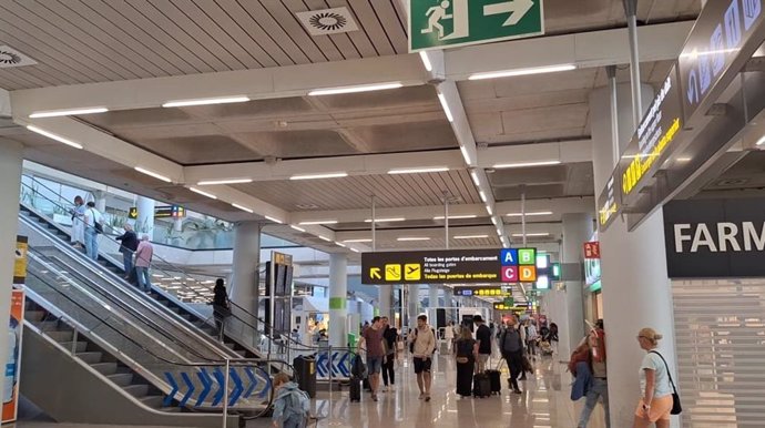 Archivo - Interior del aeropuerto de Palma.