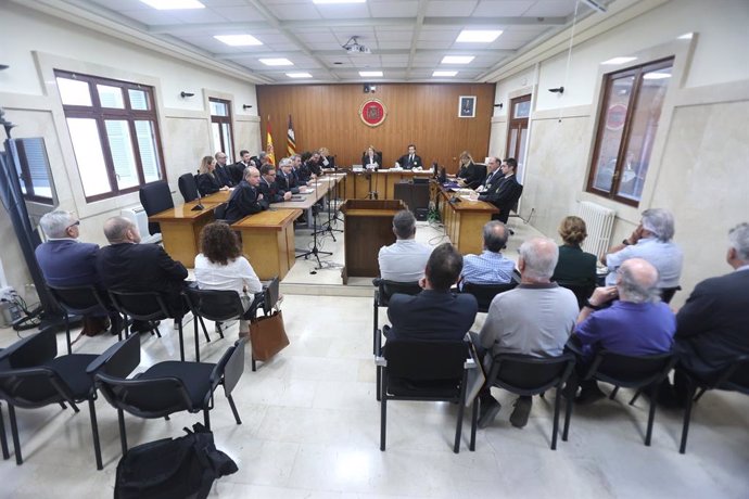 Los acusados por el caso Multimedia, en la Audiencia de Palma.