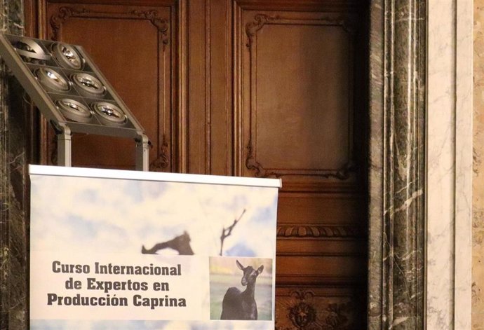 La presidenta de Ifapa, Marta Bosquet,  inaugura en Granada el I Curso Internacional de Expertos en Producción Caprina.