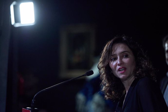 La presidenta de la Comunidad de Madrid, Isabel Díaz Ayuso, inaugura la exposición Caprile Lorenzo, en la Sala Canal de Isabel II, a 15 de octubre de 2024, en Madrid (España)