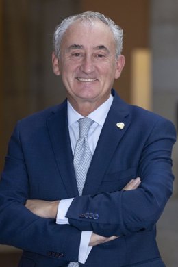 Tomás Cobo, presidente de la Organización Médica Colegial y de Unión Profesional.