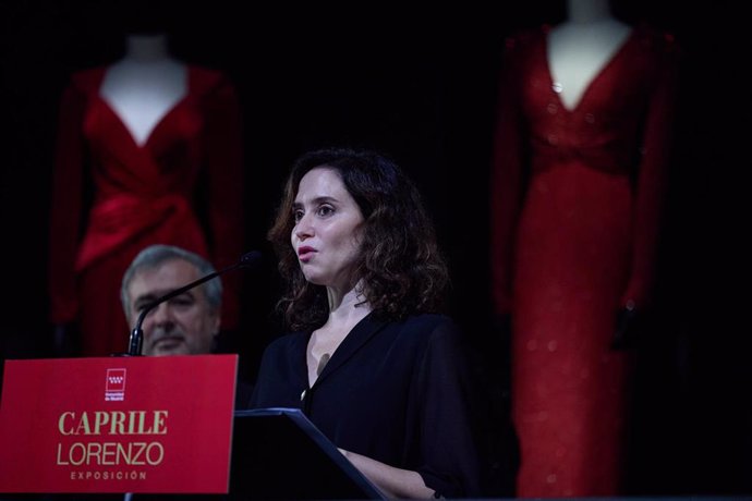 La presidenta de la Comunidad de Madrid, Isabel Díaz Ayuso, inaugura la exposición Caprile Lorenzo, en la Sala Canal de Isabel II, a 15 de octubre de 2024, en Madrid (España).