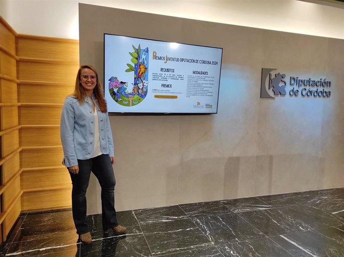 La delegada de Juventud en la Diputación de Córdoba, Sara Alguacil, en la presentación de los premios.