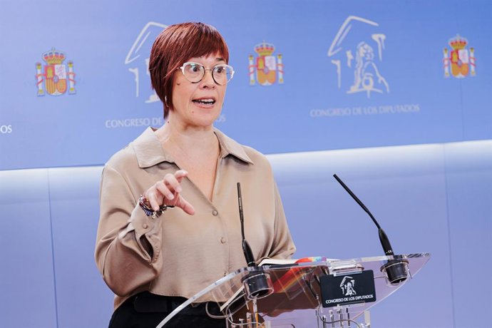 La portaveu de Compromís al Congrés, Agueda Micó, oferix una roda de premsa