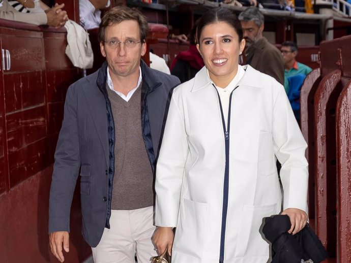 Teresa Urquijo  Y José Luis Martínez Almeida En La Plaza De Toros De Las Ventas, A 12 De Octubre De 2024 En Madrid