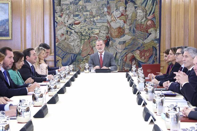 El Rey Felipe VI preside la reunión del Consejo de Seguridad Nacional, en el Palacio de la Zarzuela, a 15 de octubre de 2024, en Madrid (España).