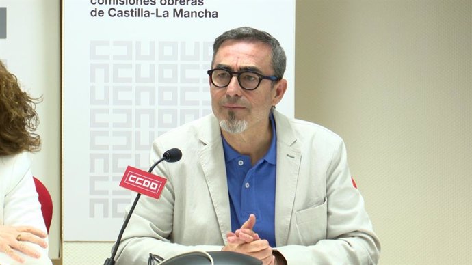 Archivo - El secretario regional de CCOO, Paco de la Rosa