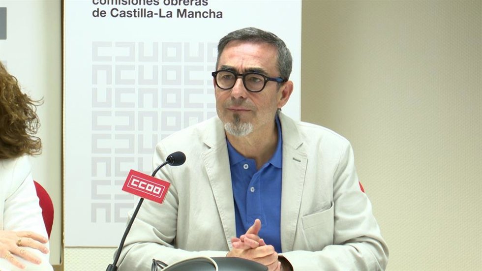 Archivo - El secretario regional de CCOO, Paco de la Rosa
