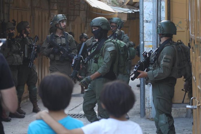 Soldados israelíes en Hebrón, Cisjordania.