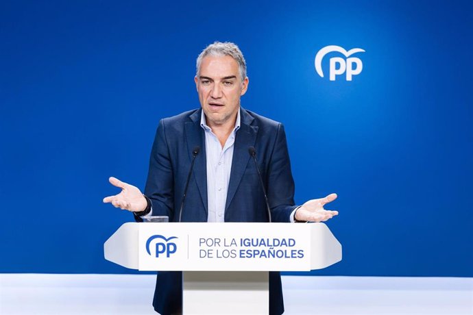 Archivo - El coordinador general del PP, Elías Bendodo, ofrece una rueda de prensa posterior a la reunión del Comité de Dirección del Partido Popular, a 2 de octubre de 2023, en Madrid (España). 