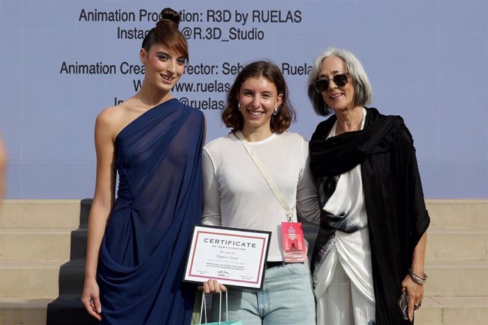 La estudiante Virginia Ceruti recoge el premio With Love Halston x IED