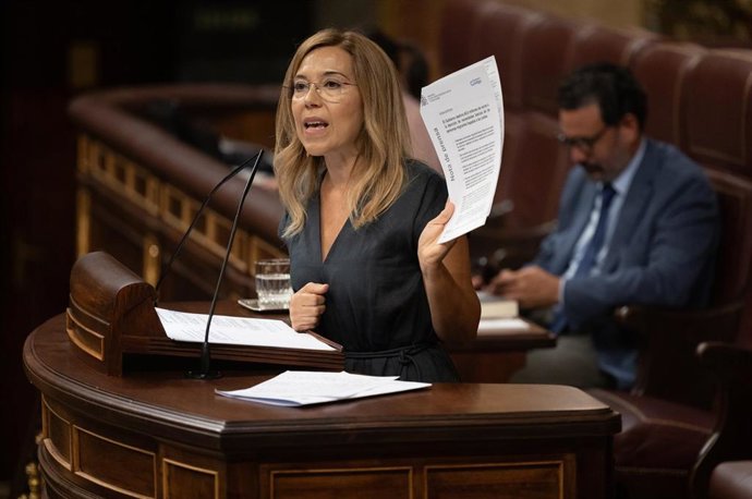 Archivo - La diputada del PP Ana Alós interviene durante una sesión plenaria extraordinaria, en el Congreso de los Diputados, a 23 de julio de 2024, en Madrid (España). 