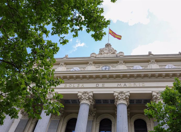 Archivo - Fachada del Palacio de la Bolsa, a 20 de junio de 2023, en Madrid (España). 