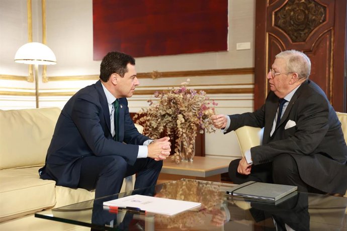 El presidente de la Junta recibe en San Telmo al presidente del Consejo de Hermandades.