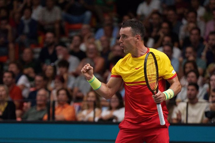 Archivo - Roberto Bautista Agut of Spain reacts after winning against Arthur Fils of France during the Davis Cup 2024, Group B, tennis match played between France and Spain at Fuente de San Luis on September 13, 2024, in Valencia, Spain.