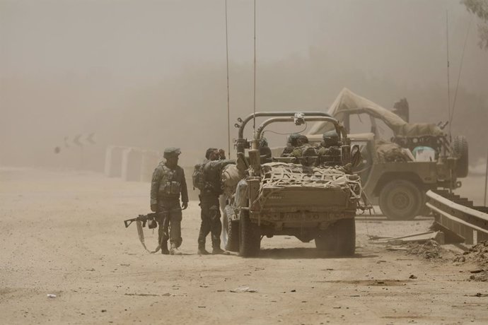 Archivo - ISRAEL-GAZA BORDER, July 2, 2024  -- Israeli troops are seen near the border with Gaza Strip, in southern Israel, on July 2, 2024. Israel has killed about 900 militants in Rafah since the beginning of Israel's ground assault on the southernmost 