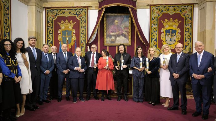 Los premios ASICOM-Universidad de Oviedo reconocen la contribución a la cultura iberoamericana de siete entidades y personalidades.As
