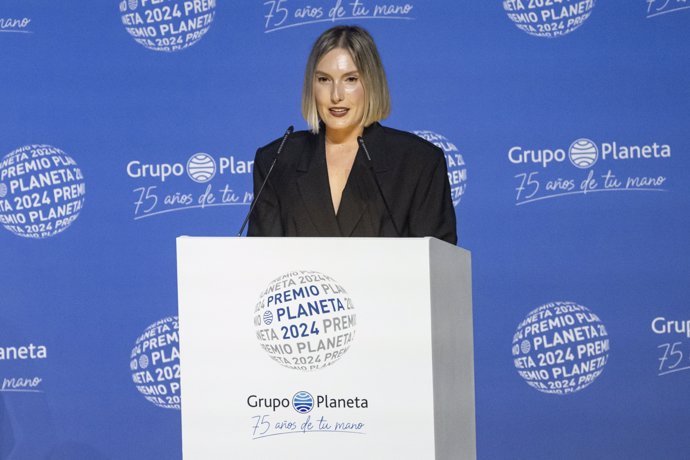 La finalista del Premio Planeta, Beatriz Serrano, durante la Gala de entrega del 73 premio Planeta de Novela, en el Museu Nacional d'Art de Barcelona (MNAC), a 15 de octubre de 2024, en Barcelona, Catalunya (España).