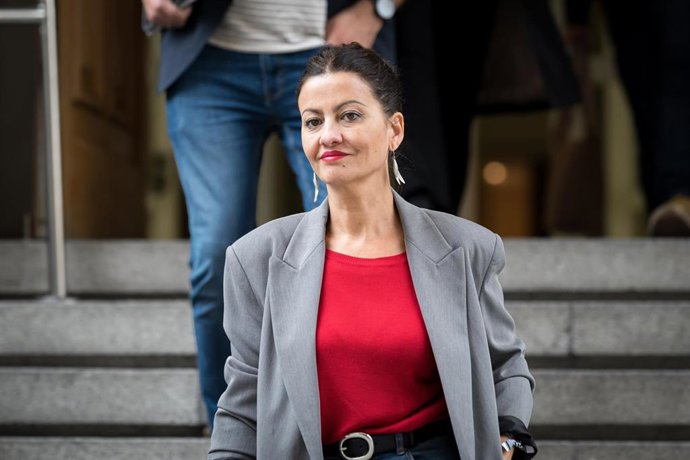La ministra de Juventud e Infancia, Sira Rego, ofrece declaraciones a los medios, en el patio del Congreso de los Diputados, a 7 de octubre de 2024, en Madrid (España). 