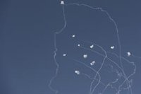 Las defensas aéreas de Israel detectan medio centenar de lanzamientos desde Líbano