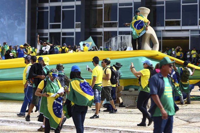 Archivo - Asaltantes en la sede de los tres poderes del Estado de Brasil