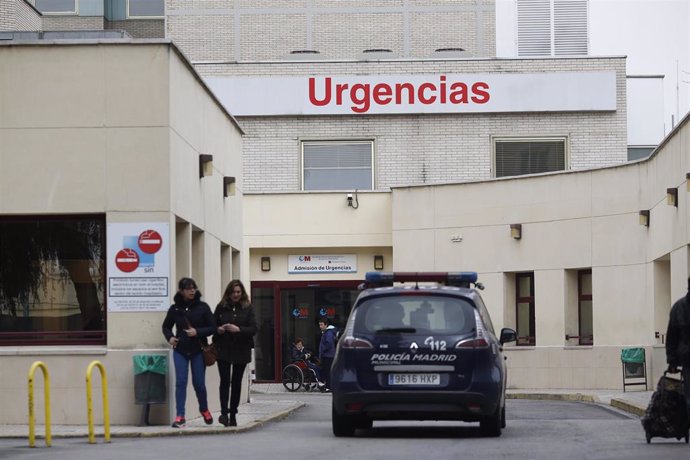 Archivo - Cartel de Urgencias, policía local de Madrid