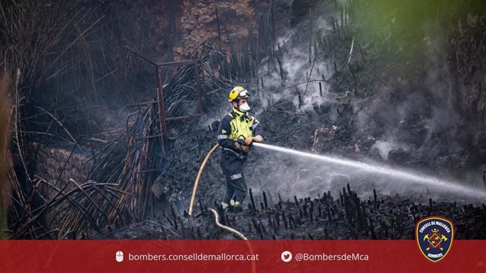 Un agente de Bomberos de Mallorca.