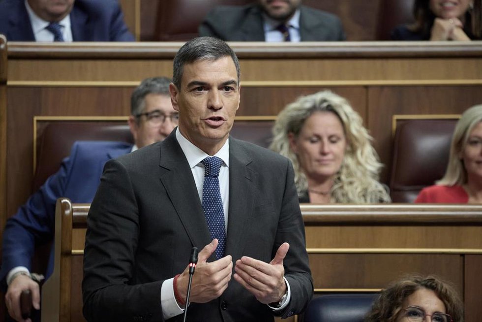 El presidente del Gobierno, Pedro Sánchez, interviene durante una sesión plenaria, en el Congreso de los Diputados, a 9 de octubre de 2024, en Madrid (España).