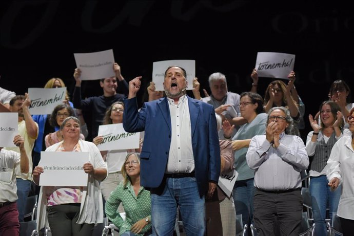 El expresidente de ERC, Oriol Junqueras, durante la presentación de la candidatura 'Militància Decidim', en el Teatre La Passió, a 21 de septiembre de 2024, en Olesa de Montserrat, Barcelona