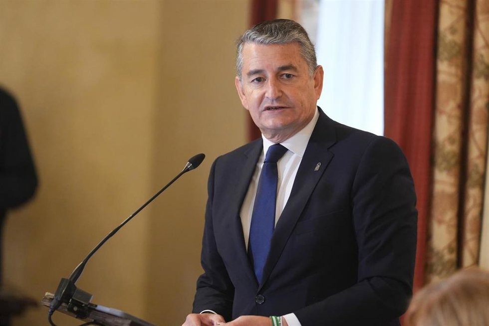 el consejero de la Presidencia, Interior, Diálogo Social y Simplificación Administrativa, Antonio Sanz